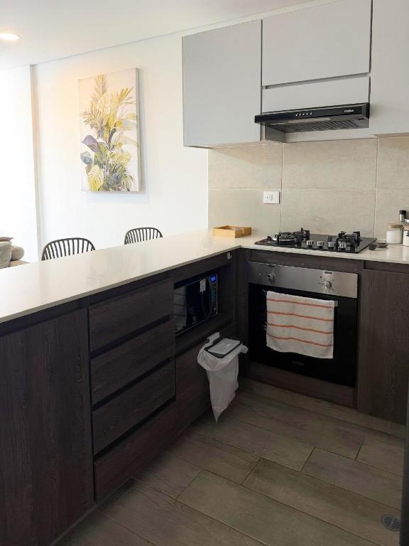 Modern 2BR apartment with AC, WIFI, free parking - 5