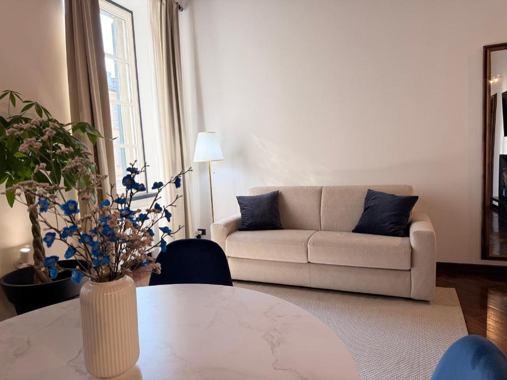 Luxury Gem in Como Center - Walk to Lake & Trains - 1