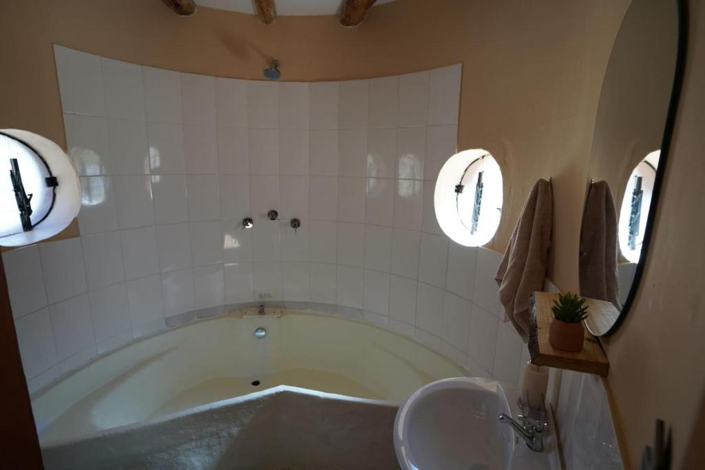 Bright and Spacious Private Studio with Everything - 4
