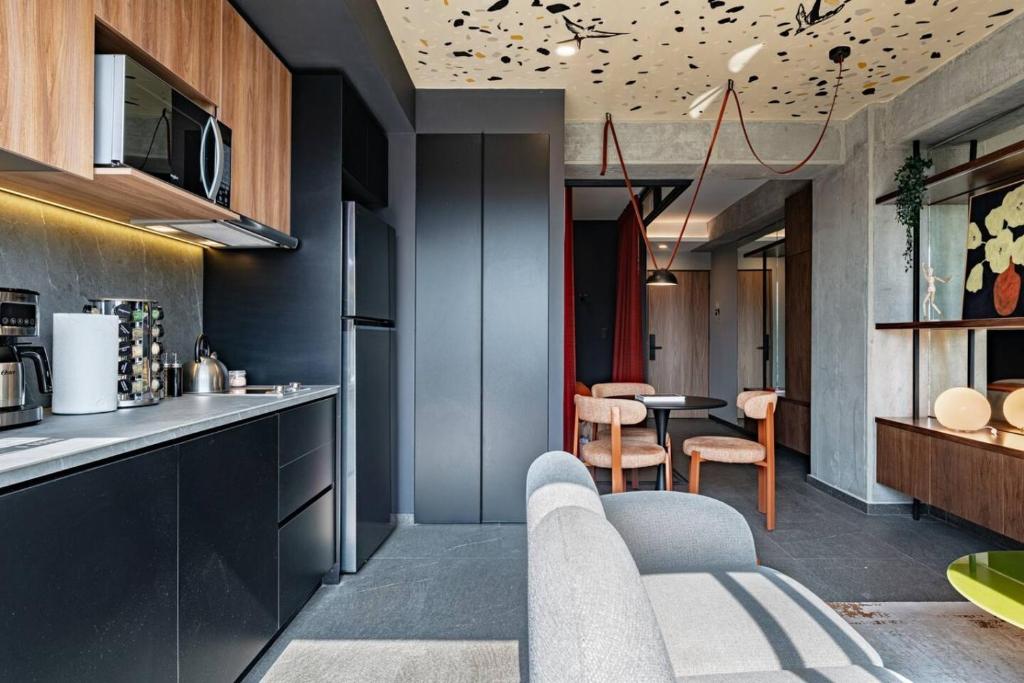 Designer Loft Rooftop, Gym and Workspace - 5