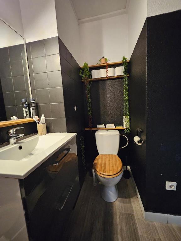 Studio avec piscine et place de parking prive - 2