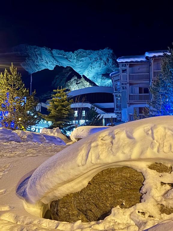 Val Thorens 4 flocons or, 42 m2, terrasse sud avec vue sur les glacier - 1