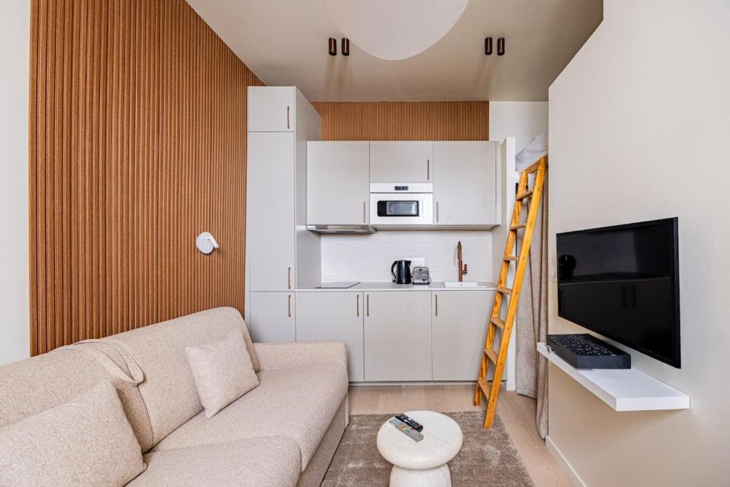 Montmartre-Bail Mobilité-Studio-2 people-Renovated - 1