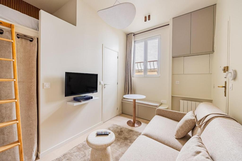 Montmartre-Bail Mobilité-Studio-2 people-Renovated - 2