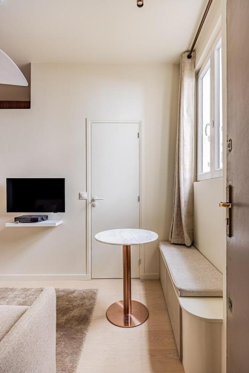 Montmartre-Bail Mobilité-Studio-2 people-Renovated - 4
