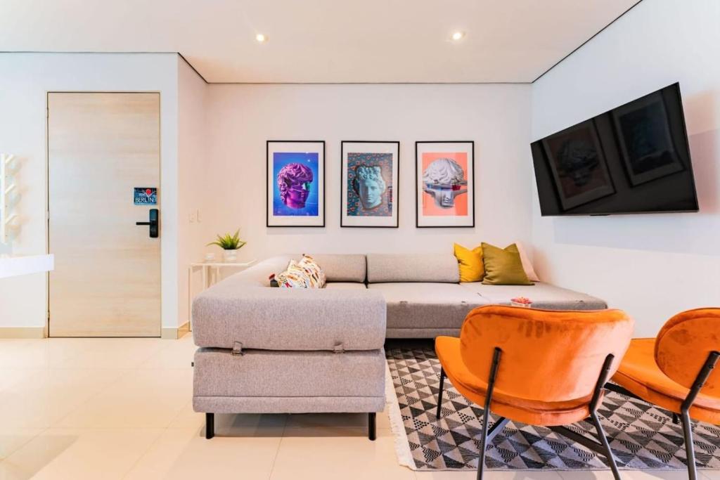 2 Condos in La Roma Parking, Perfect for Groups - 1