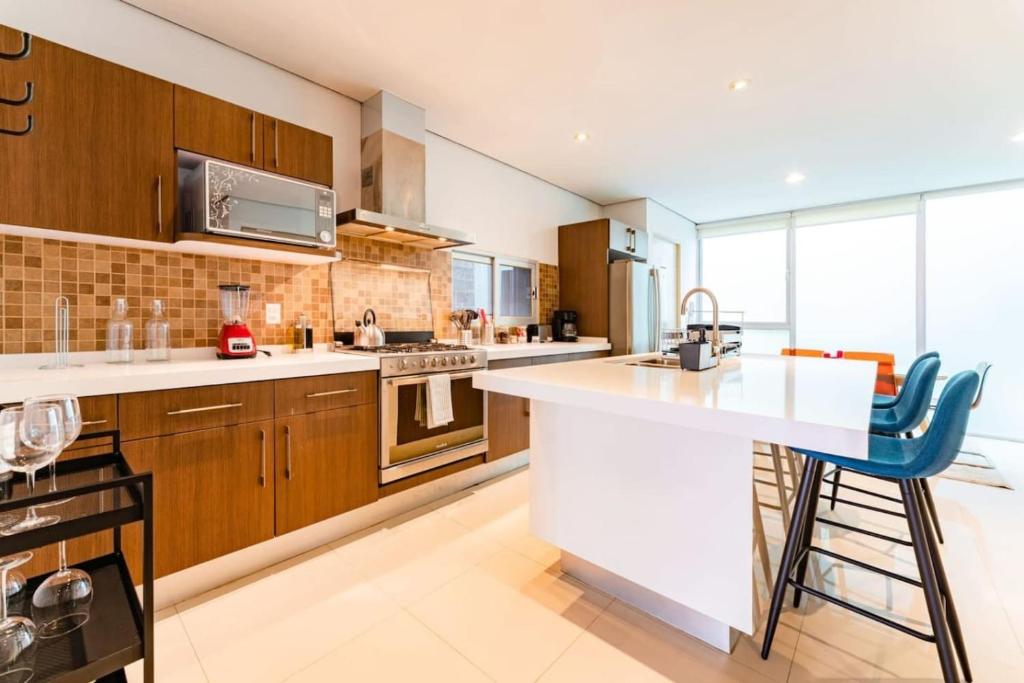 Modern Group Condo Private Balcony and Parking - 3