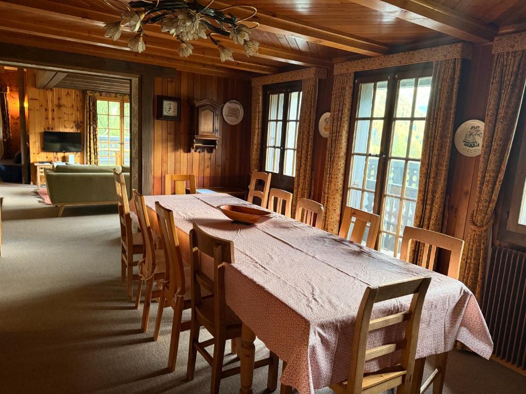 Cozy Le Lézard chalet with mountain view fireplace - 3