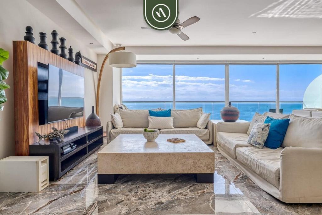 Beachview Luxury 3 BR Condo - Pools - Beach - 4