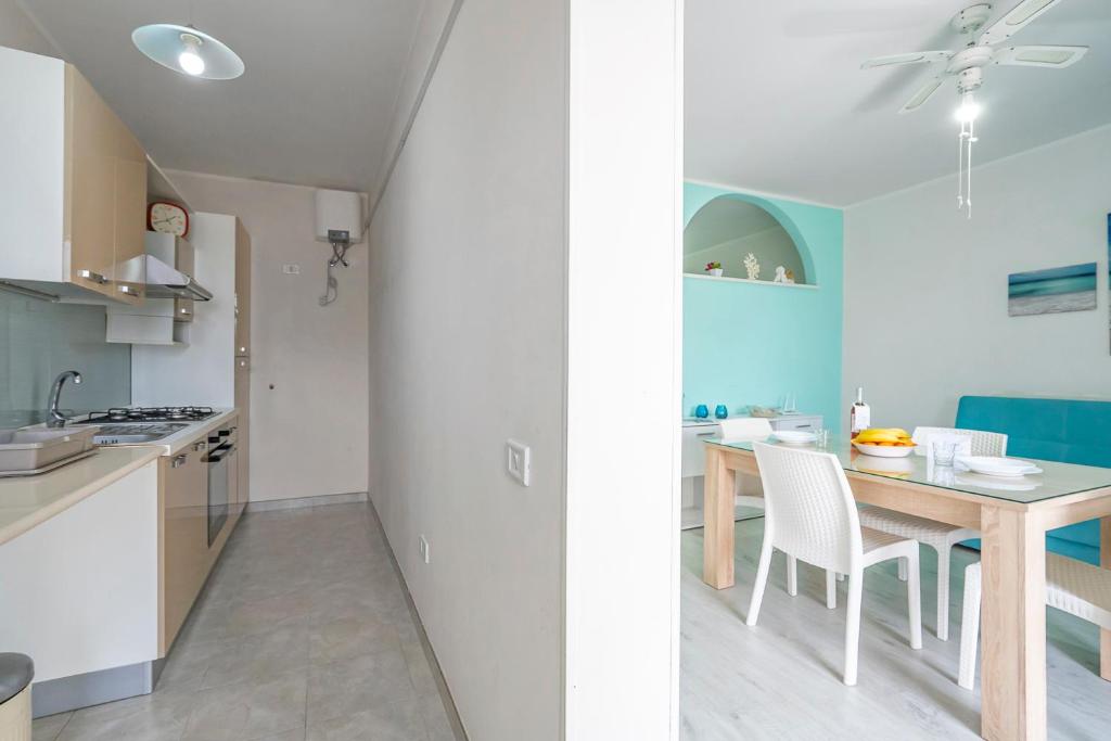 Riva Di Mare Apartment with Balcony Near The Sea - Happy Rentals - 3