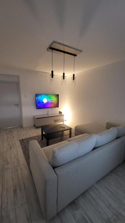 Modern Apartment Near City Center - 1