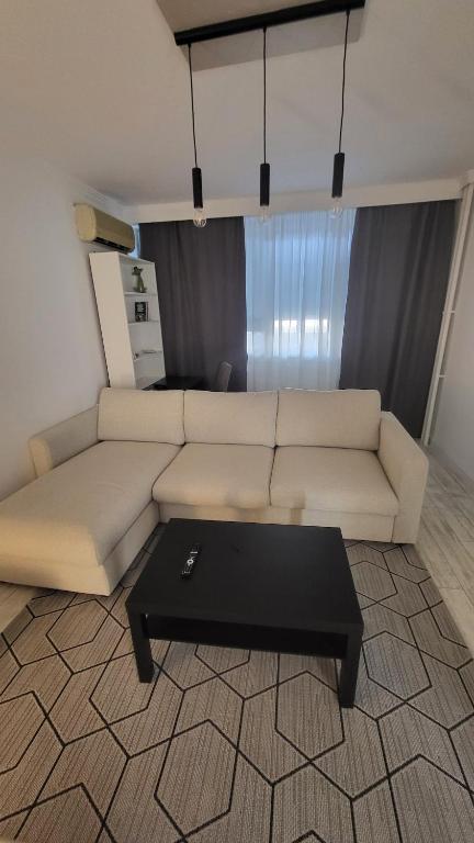 Modern Apartment Near City Center - 5