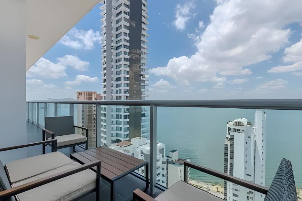 Exclusivo apartamento con vista a la bahía piso 22 - 2