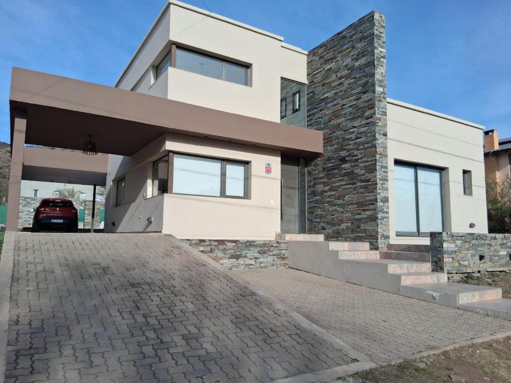 Hermosa Casa en Barrio Cerrado El Dorado 1 - 1