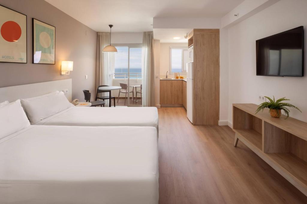SOL by Meliá Puerto Marina - 5