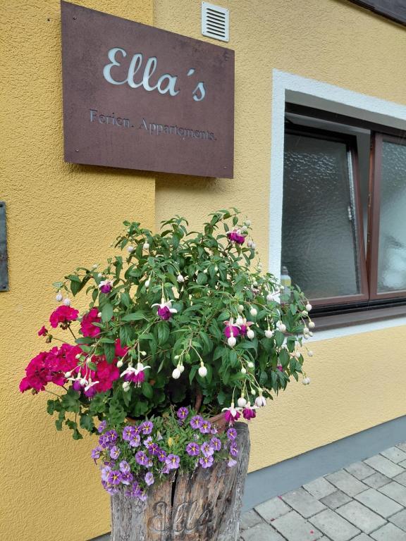Ella's - 2