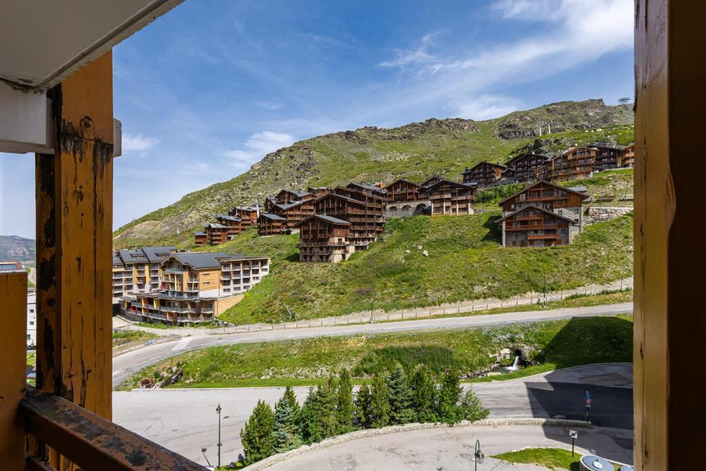 Residence les Olympiades Ski In-Out with WiFi in Val Thorens V15 by Versant Collection - 1