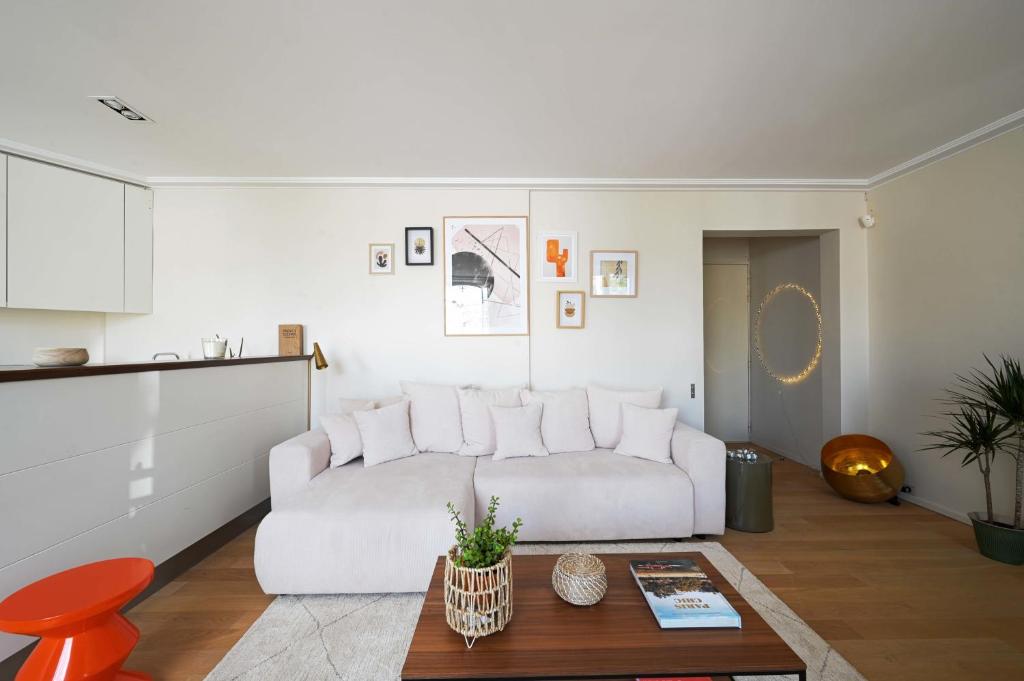 Bright apartment near the Champs-Elysees - 2