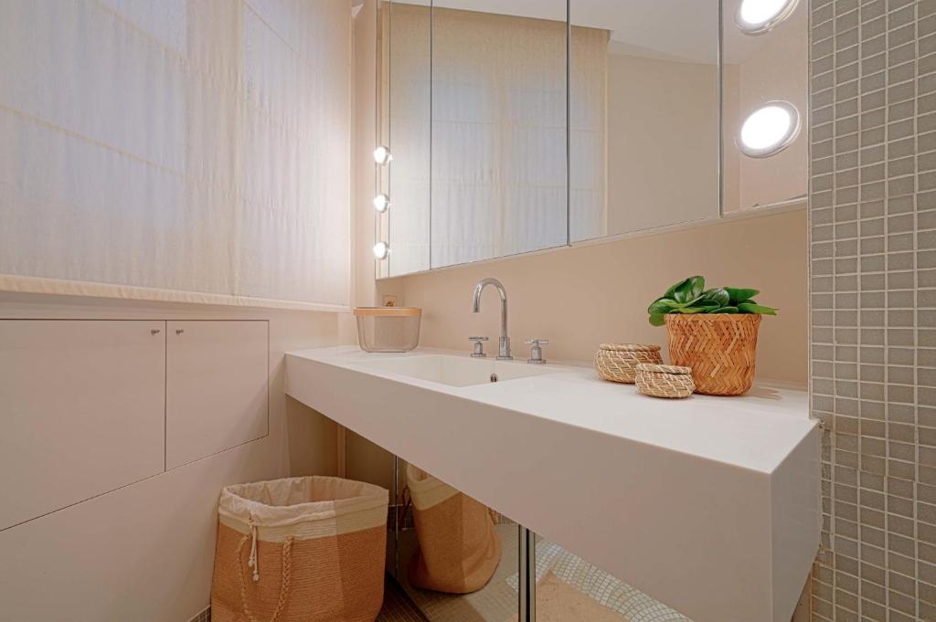 Bright apartment near the Champs-Elysees - 4