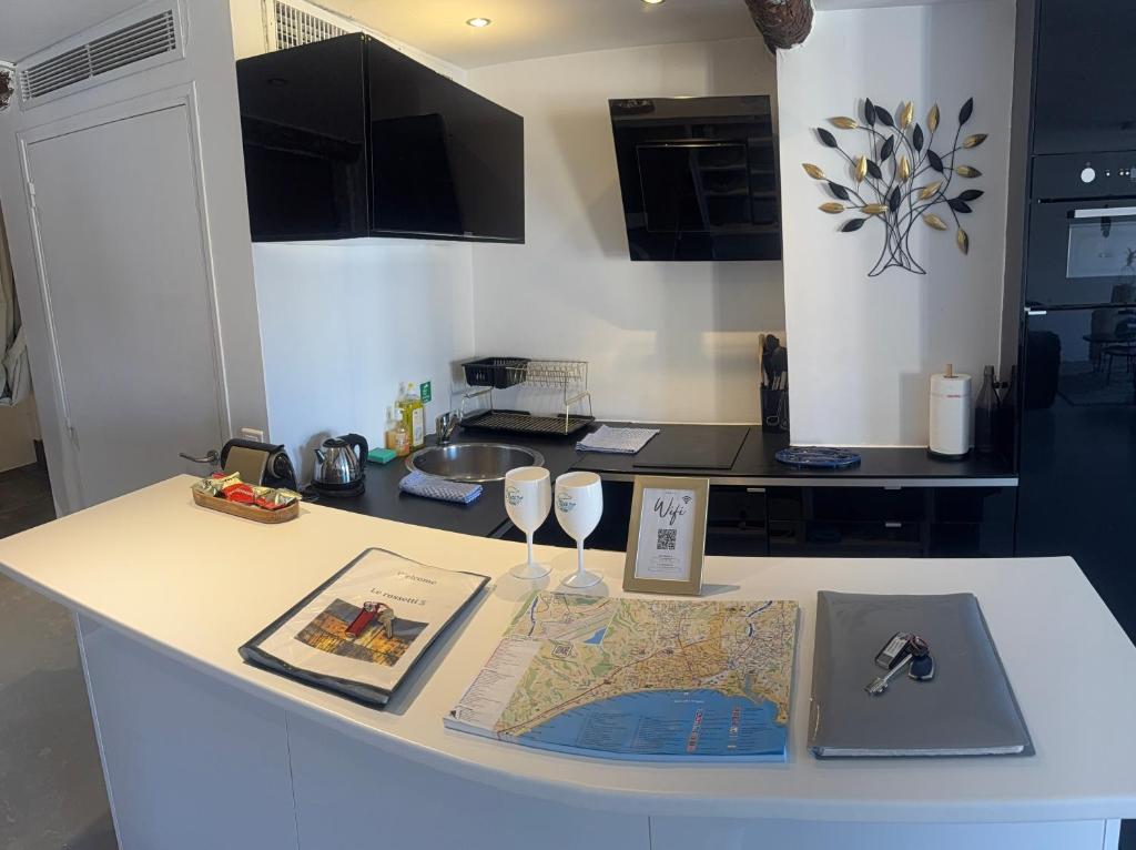 Place Rossetti, Heart of Vieux-Nice, View Light AC - 5