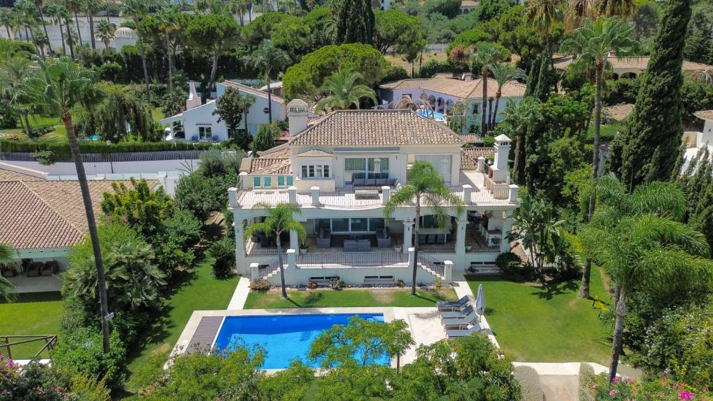 SPCRM5587 - Elegant Luxury Villa with Private Pool, Gym, Stunning Outdoor Space - 2
