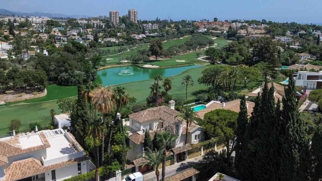 SPCRM5587 - Elegant Luxury Villa with Private Pool, Gym, Stunning Outdoor Space - 4