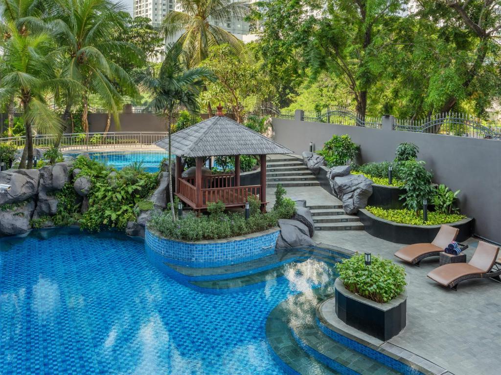 Swimming pool
