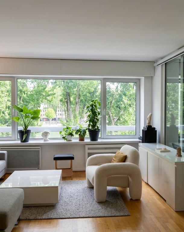 Live like a Parisian view - 1
