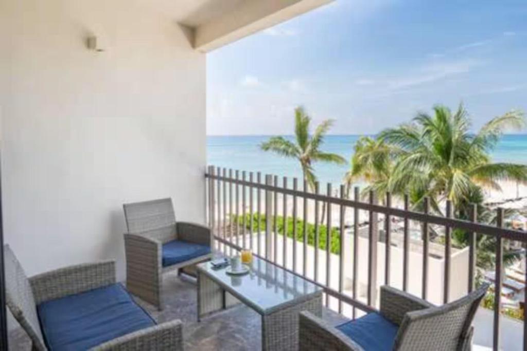 Beachfront Condo Roof Pool 5th Ave 2 Blocks Gym - 3