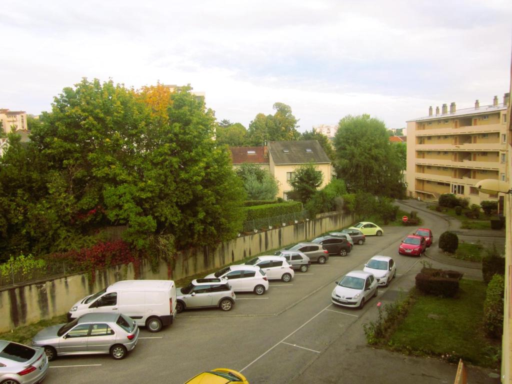 LIMOGES, en résidense avec stassionemen, à 10minut CHU , A20 , RN141 - 4