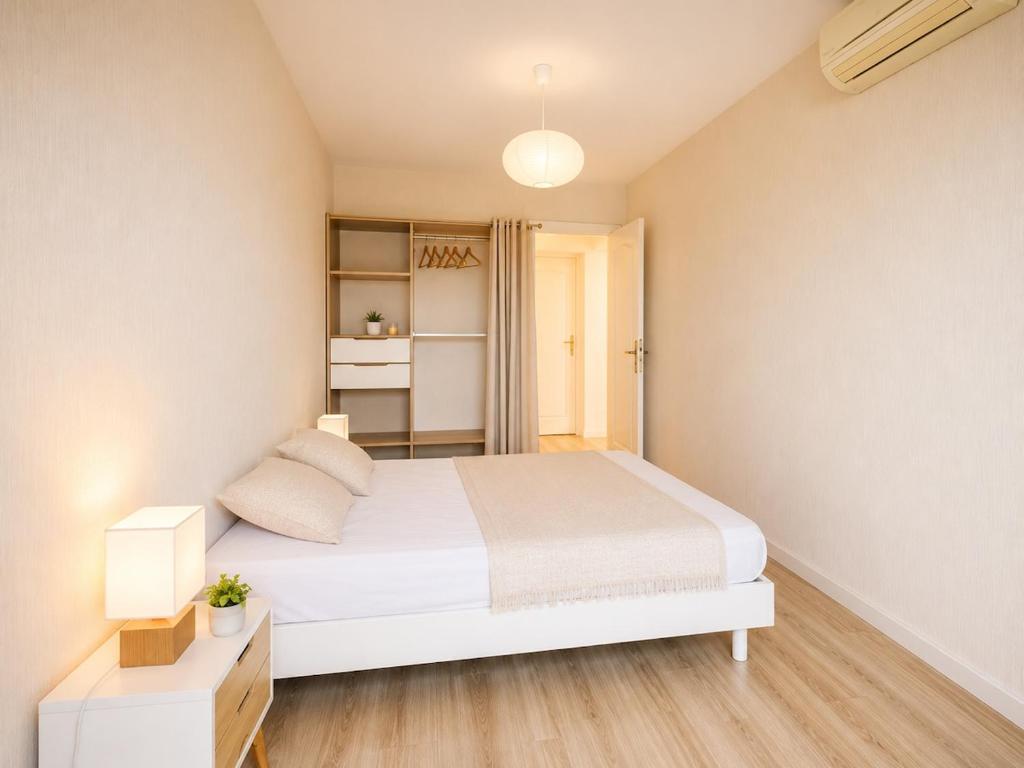 Centre Juan les Pins 2 Terrasses 6 pers - 3