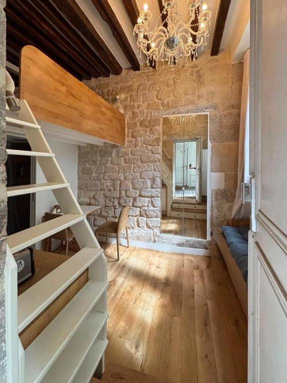 Romantique petit duplex au cœur du Marais - 1