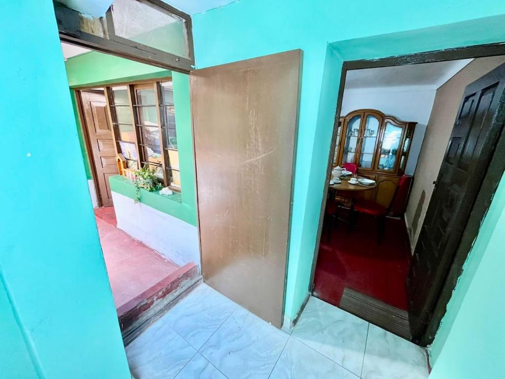 Airport House - Full Apartment with courtyard - 4