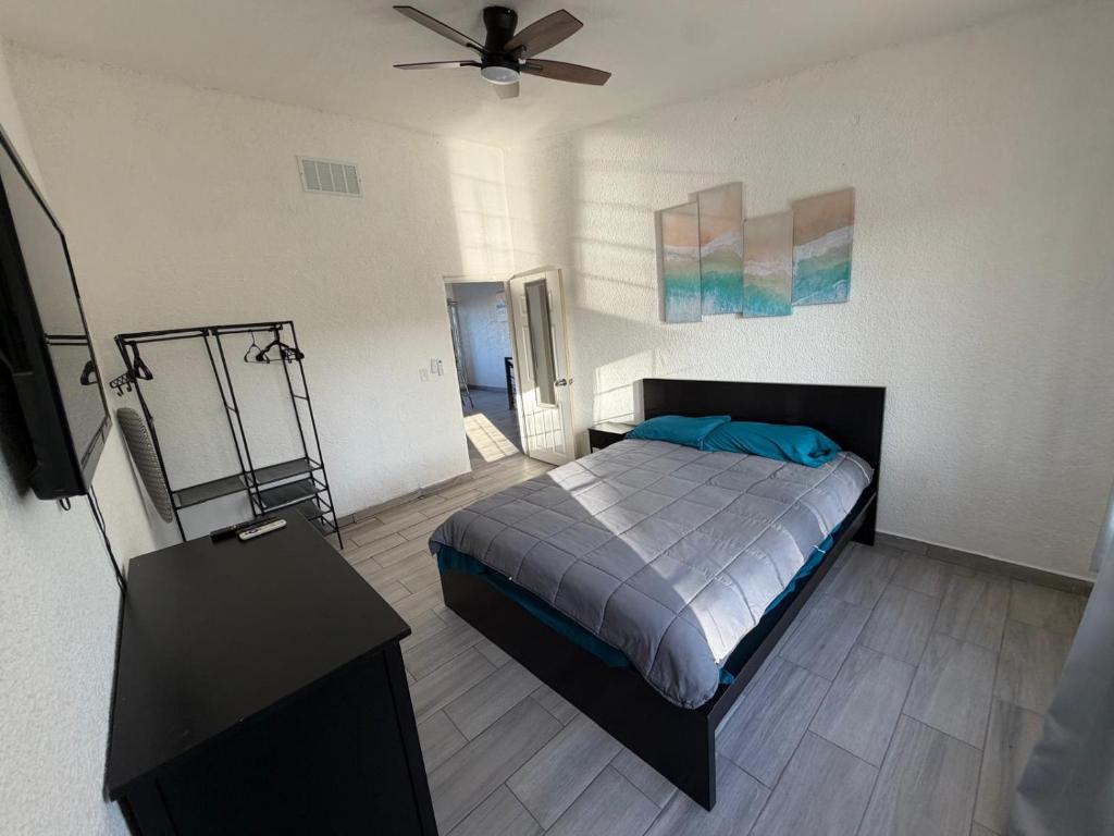 Shoreline Condo 5 Desert Oasis Free Wifi, Cool AC - 3