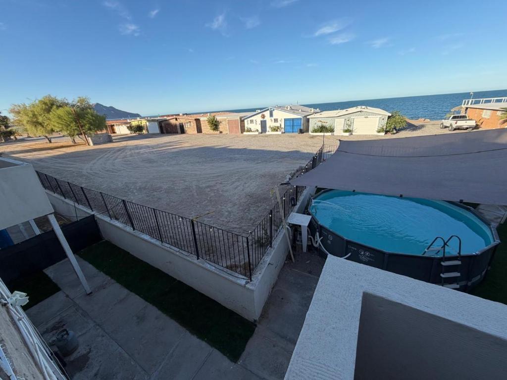 Shoreline Condo 5 Desert Oasis Free Wifi, Cool AC - 1