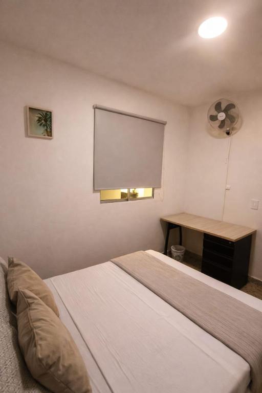 Serene Apt TV Kitchen Laundry Medellin - 2