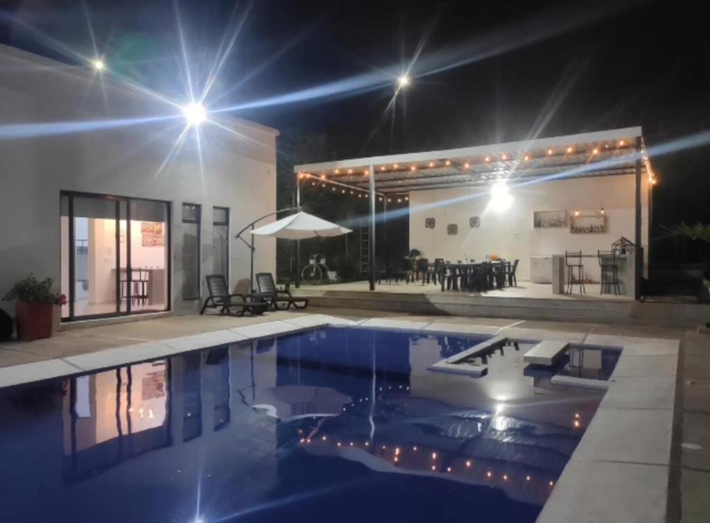Espectacular Casa con Piscina - 2