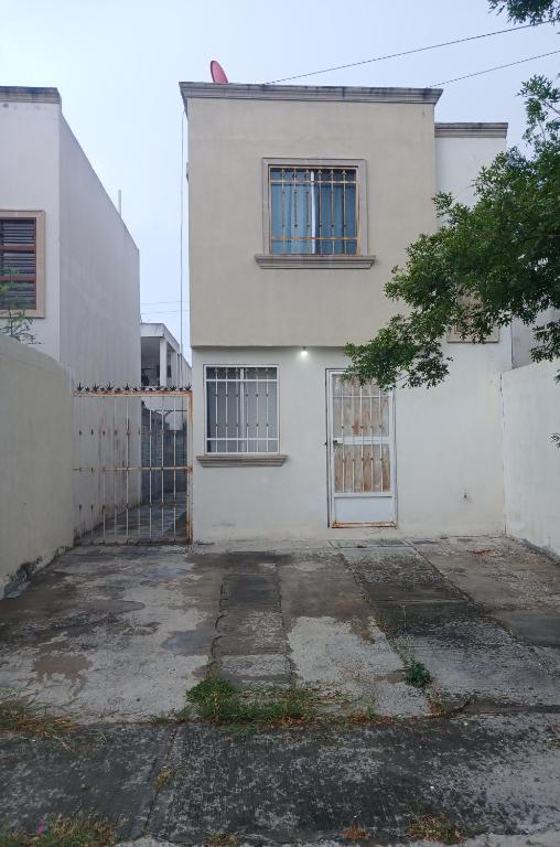 1 habitación con área comunes de la casa compartidas 7 minutos del Aeropuerto - 5