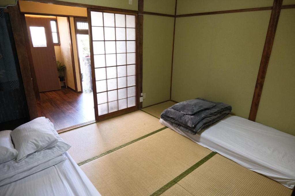GI HOUSE - Central Osaka Traditional House - 3 Tatami Rooms | Balcony | 6mins Walk to Station