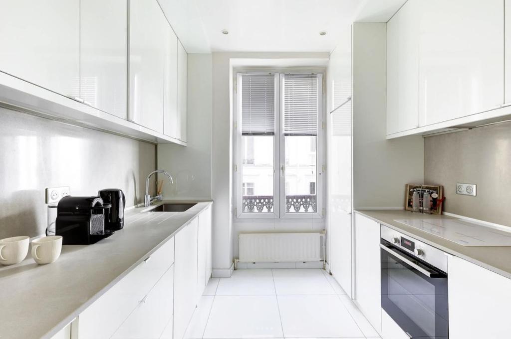 Spacious 3BR Champs-Elysees Views - 1