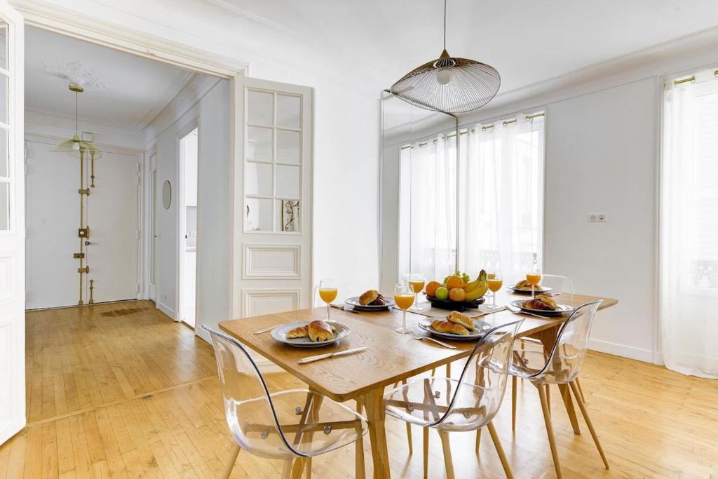 Spacious 3BR Champs-Elysees Views - 3