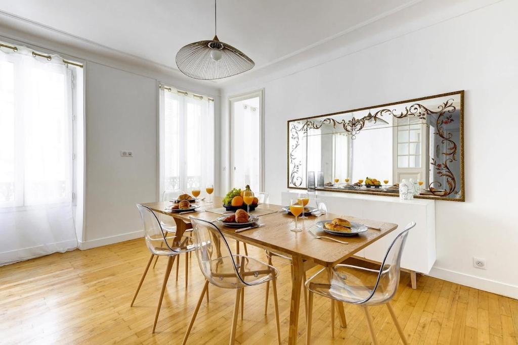 Spacious 3BR Champs-Elysees Views - 5