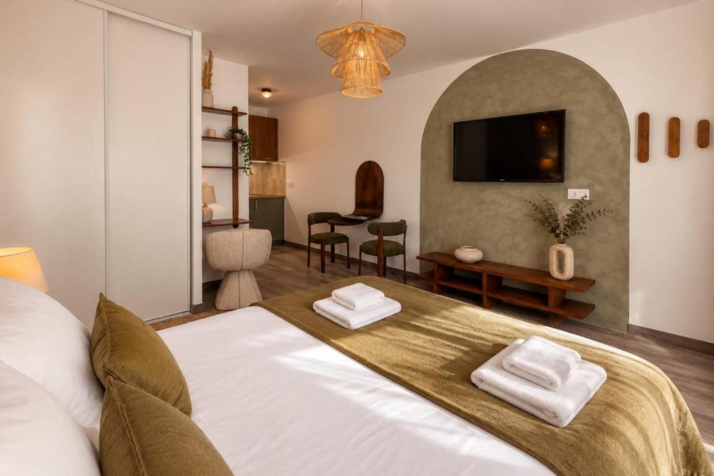 L'Oustaloun Charming studio with pool & parking - 2