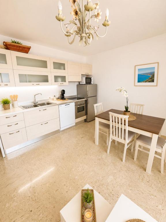 Résidence RIVA - Appartement d'exception en front de mer à Menton - Vue mer exceptionnelle - Grande terrasse - 3