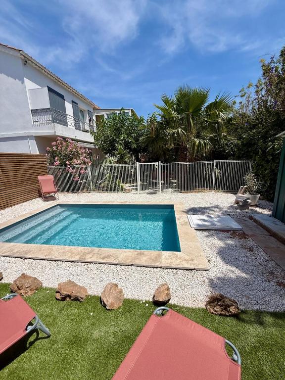 Bas de villa, 6 personnes, piscine, proche plages - 1