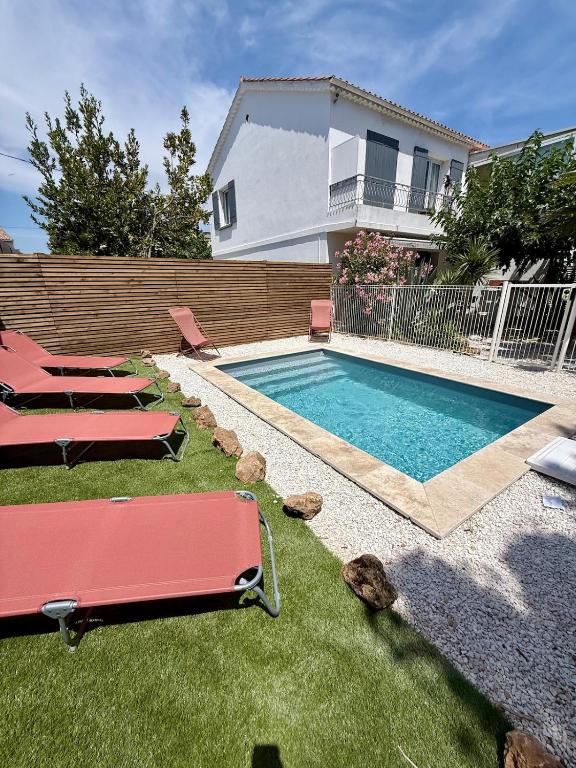 Bas de villa, 6 personnes, piscine, proche plages - 2