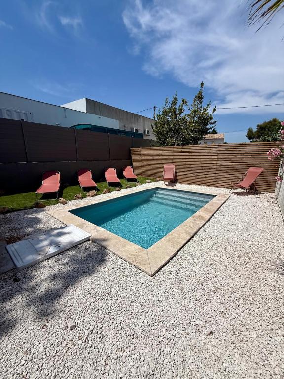 Bas de villa, 6 personnes, piscine, proche plages - 3