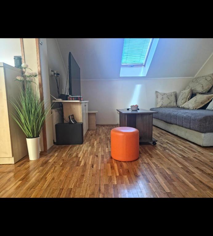 Sweet home - 1