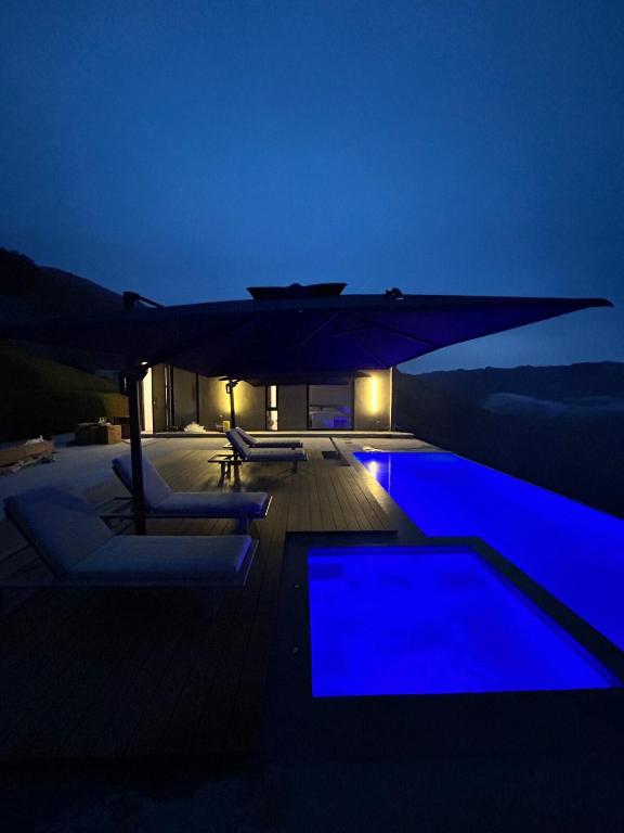 Luxury Retreat - Infinity Pool & Volcano Views - 5