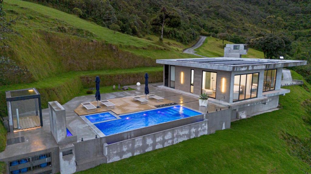 Luxury Retreat - Infinity Pool & Volcano Views - 2